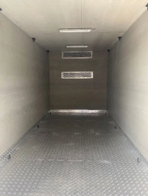 Kontener specjalistyczny do przechowywania środków bojowych